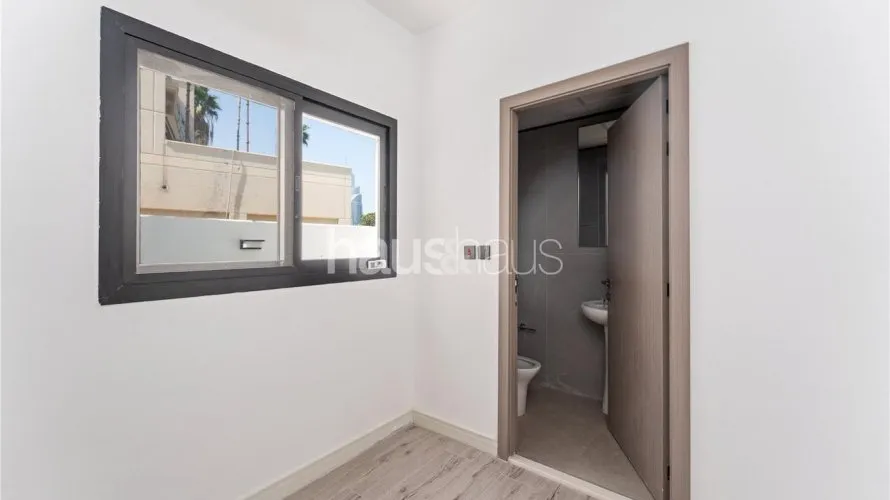 6 bedrooms villa for sale, Meadows, Dubai, UAE No. 855 № 25