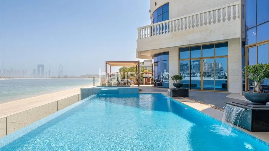 7 bedrooms villa for sale , Palm Jumeirah, Dubai, UAE No. 902