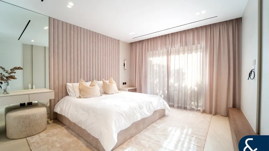 4 bedrooms villa for sale , Meadows, Dubai, UAE No. 1984 № 11
