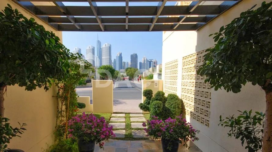 5 bedrooms villa for sale , Meadows, Dubai, UAE No. 2707 № 11