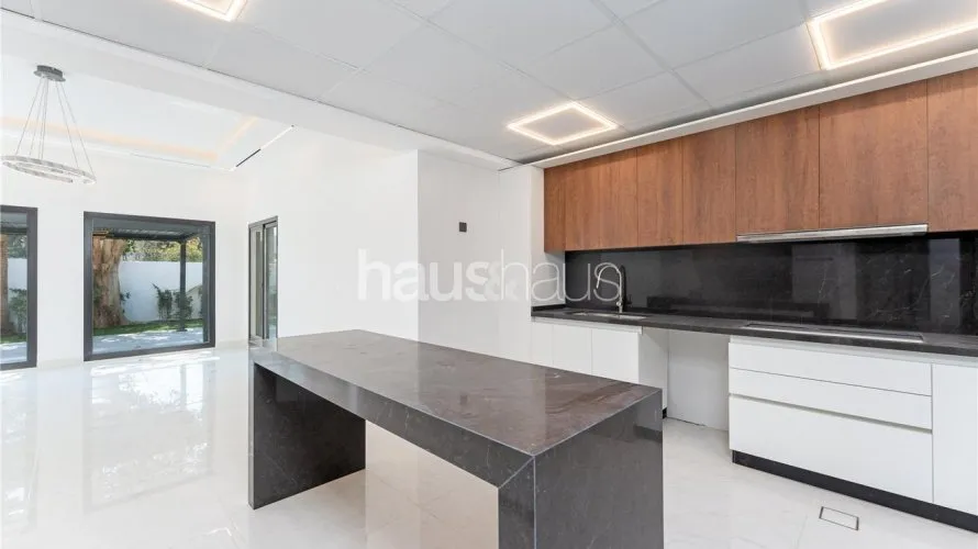 6 bedrooms villa for sale, Meadows, Dubai, UAE No. 855