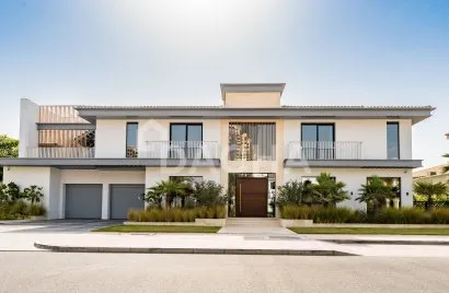 6 bedrooms villa for sale , Signature Villas, Palm Jumeirah, Dubai, UAE No. 2712