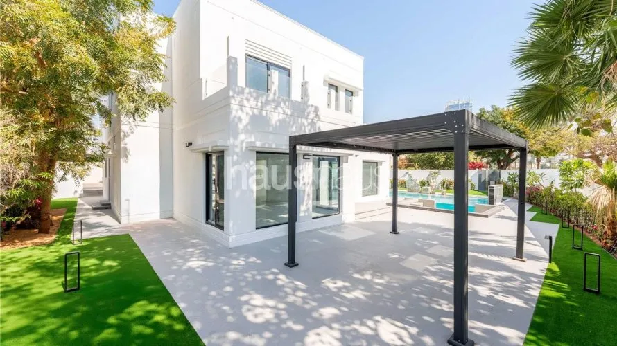 6 bedrooms villa for sale, Meadows, Dubai, UAE No. 855 № 2