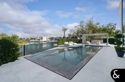 5 bedrooms villa for sale , Jumeirah Islands, Dubai, UAE No. 1971