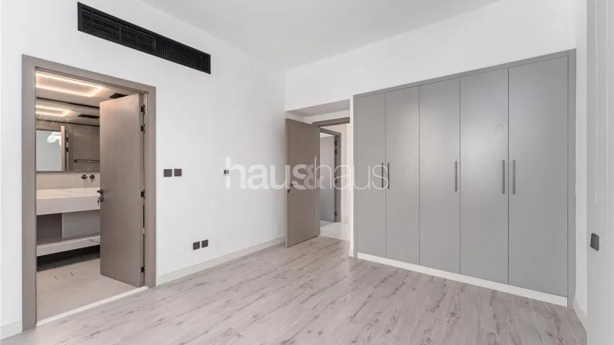 6 bedrooms villa for sale, Meadows, Dubai, UAE No. 855 № 13