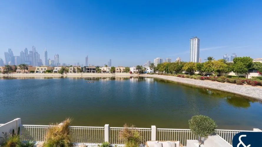 4 bedrooms villa for sale , The Lakes, Dubai, UAE No. 2293 № 19