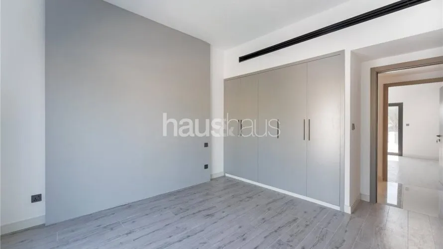 6 bedrooms villa for sale, Meadows, Dubai, UAE No. 855 № 9