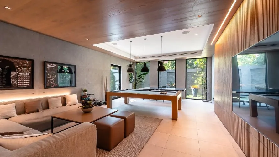 6 bedrooms villa for sale , Dubai, UAE No. 2214 № 15