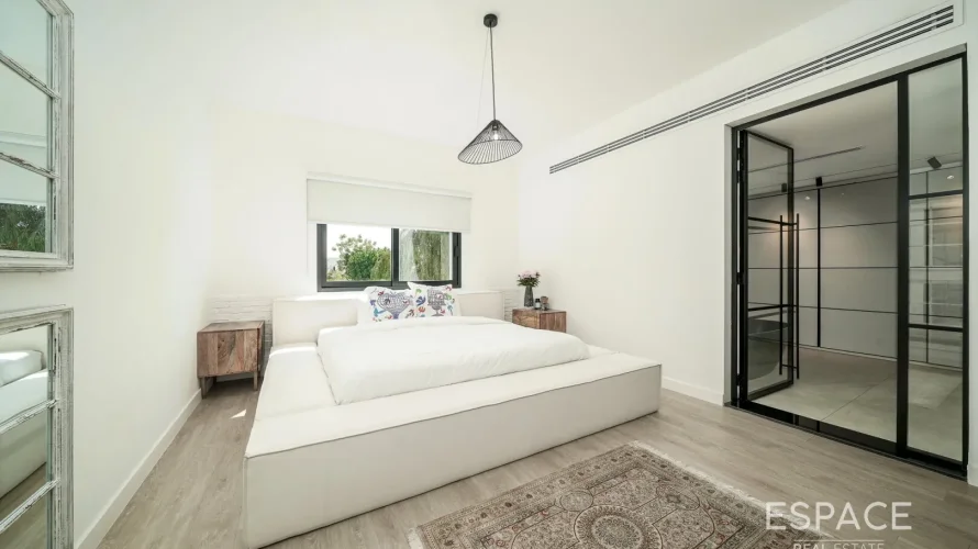 5 bedrooms villa for sale , Meadows, Dubai, UAE No. 1492 № 3