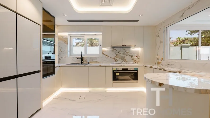 5 bedrooms villa for sale , Legacy, Jumeirah Park, Dubai, UAE No. 487 № 6