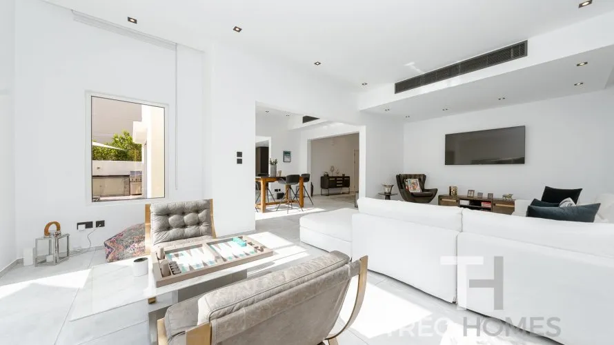 4 bedrooms villa for sale , Meadows, Dubai, UAE No. 549 № 2