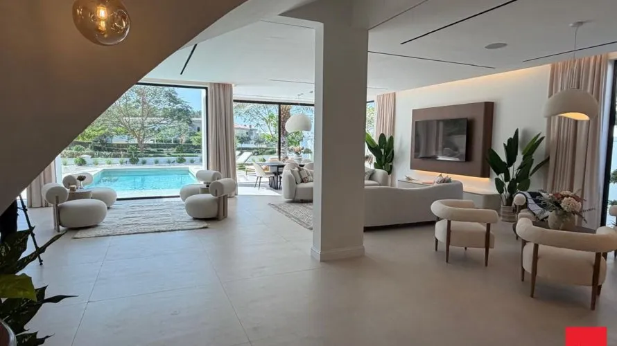 5 bedrooms villa for sale , Dubai, UAE No. 2168 № 4