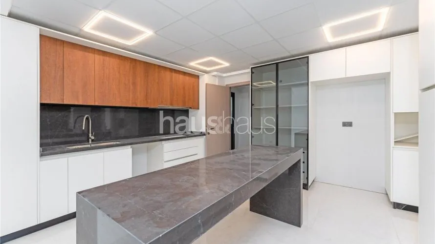 6 bedrooms villa for sale, Meadows, Dubai, UAE No. 855 № 24