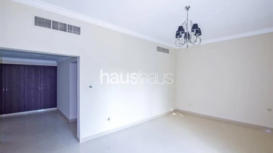 4 bedrooms villa for sale , Jumeirah Islands, Dubai, UAE No. 957 № 10