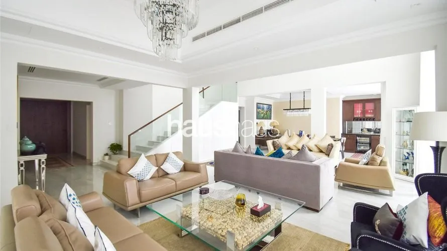 4 bedrooms villa for sale , Jumeirah Islands, Dubai, UAE No. 880 № 1