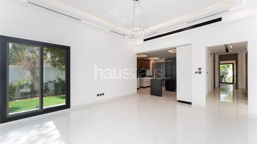6 bedrooms villa for sale, Meadows, Dubai, UAE No. 855 № 3