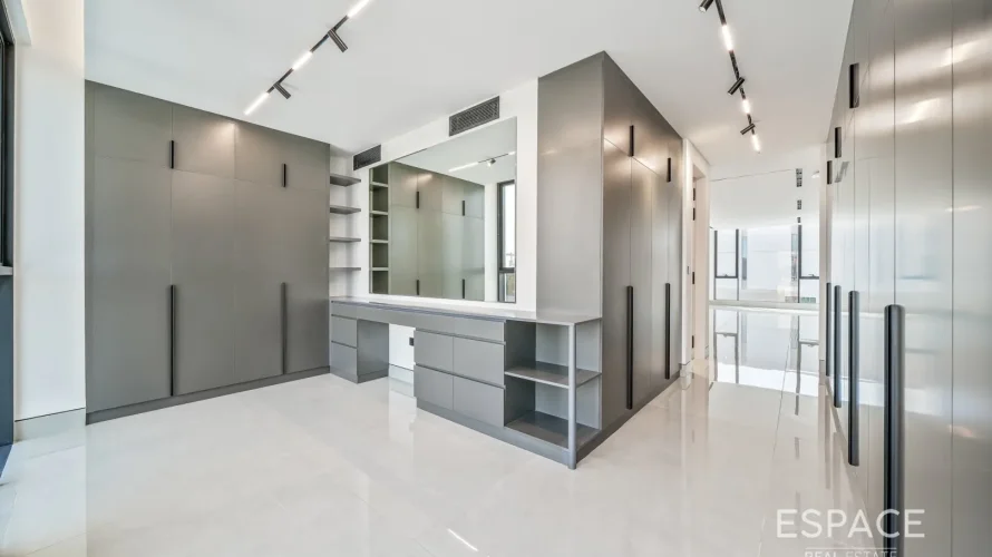 5 bedrooms warehouse for sale , Jumeirah Park, Dubai, UAE No. 1288 № 13