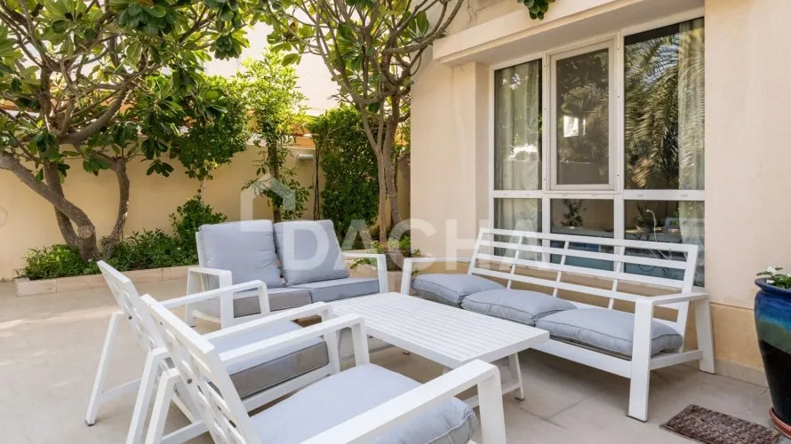 5 bedrooms villa for sale , Meadows, Dubai, UAE No. 2707 № 10