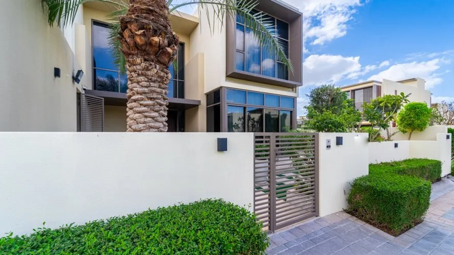 5 bedrooms villa for sale , Dubai, UAE No. 2218 № 1