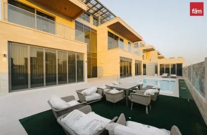 7 bedrooms villa for sale , Dubai, UAE No. 3050