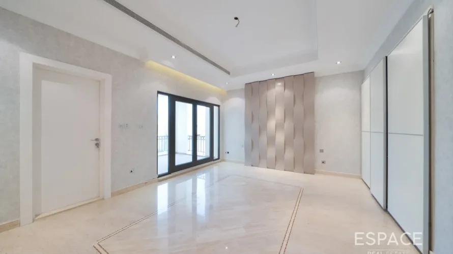 9 bedrooms villa for sale, Palm Jumeirah, Dubai, UAE No. 3675 № 3