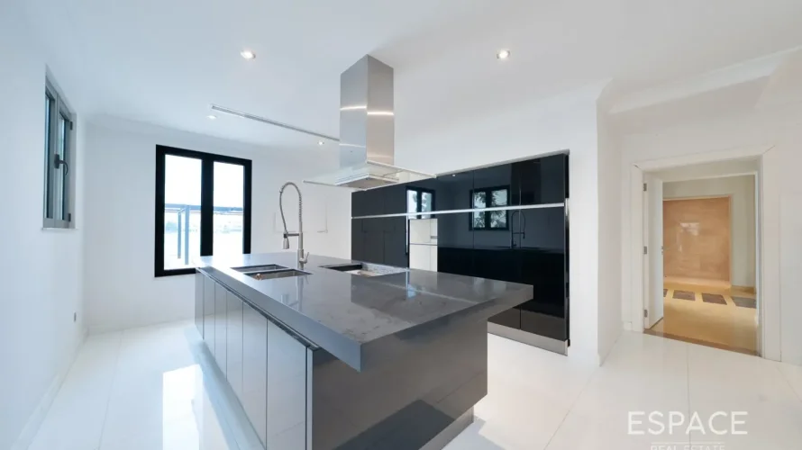 9 bedrooms villa for sale, Palm Jumeirah, Dubai, UAE No. 3675 № 12
