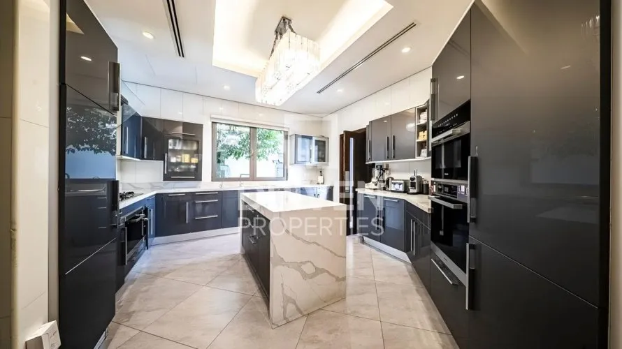 6 bedrooms villa for sale, Signature Villas, Palm Jumeirah, Dubai, UAE No. 4622 № 3