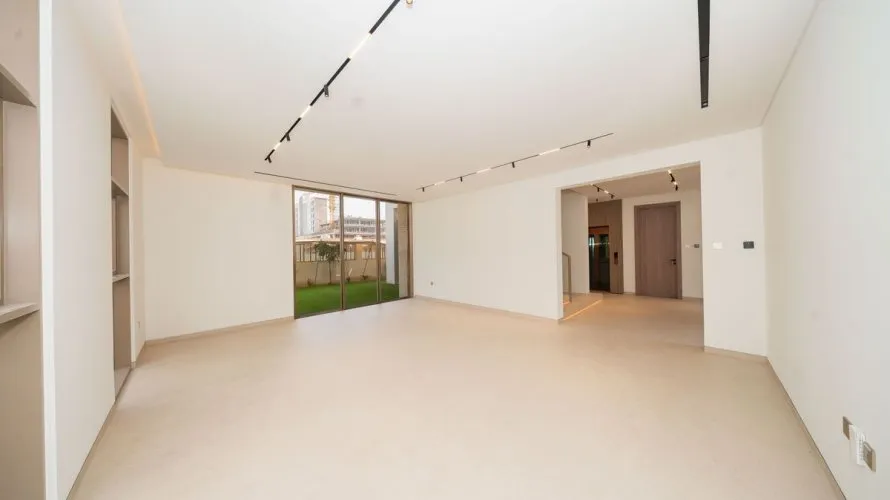 6 bedrooms villa for sale, Dubai, UAE No. 4711 № 3